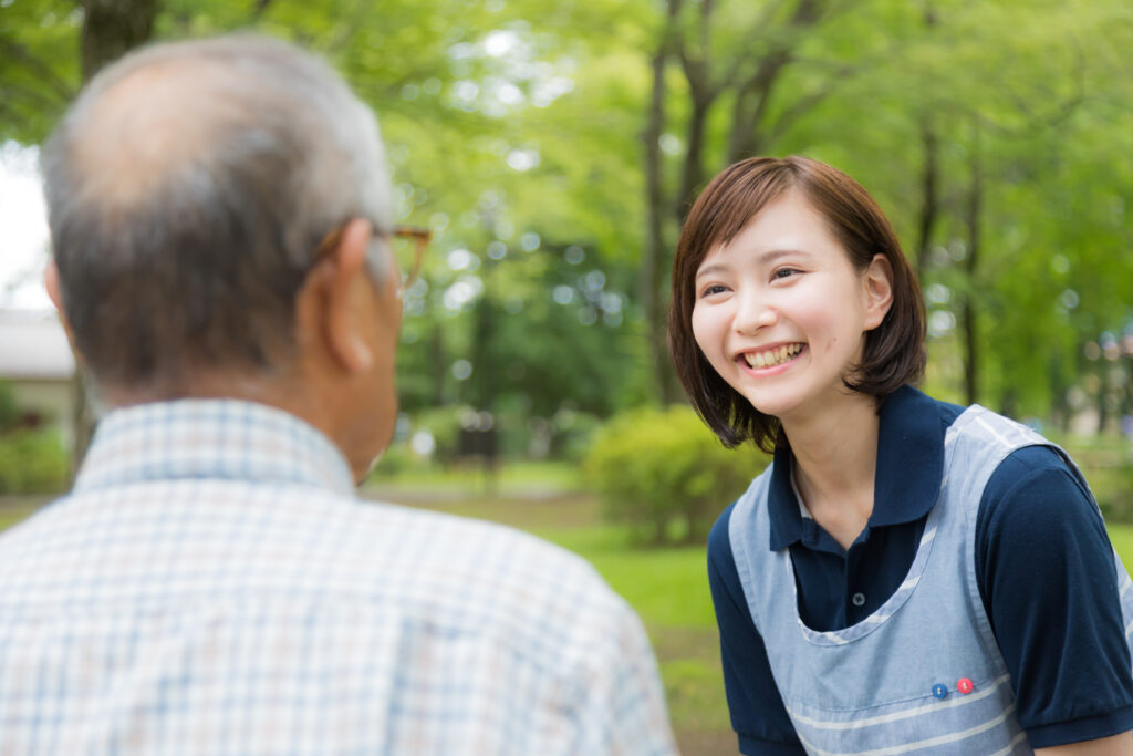 女性　高齢男性　会話