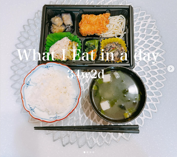 弁当　ご飯　みそ汁　箸　
　タイトル文字